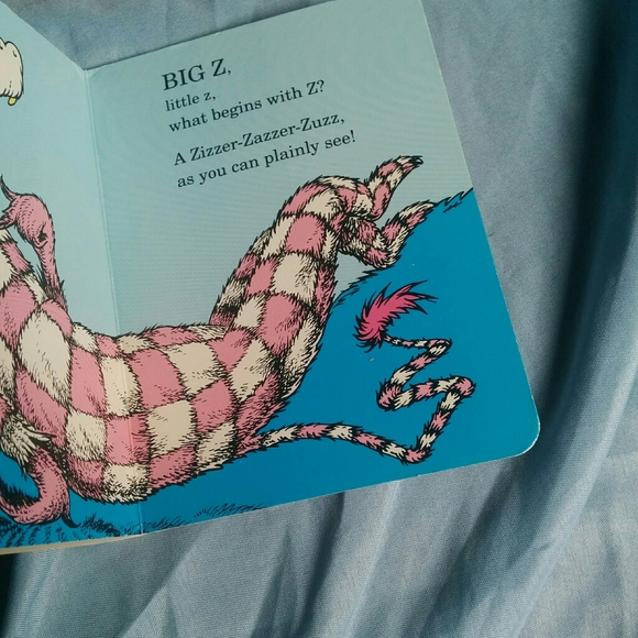 Dr. Seuss's ABC: An Amazing Alphabet Book! - Picture 9 of 11